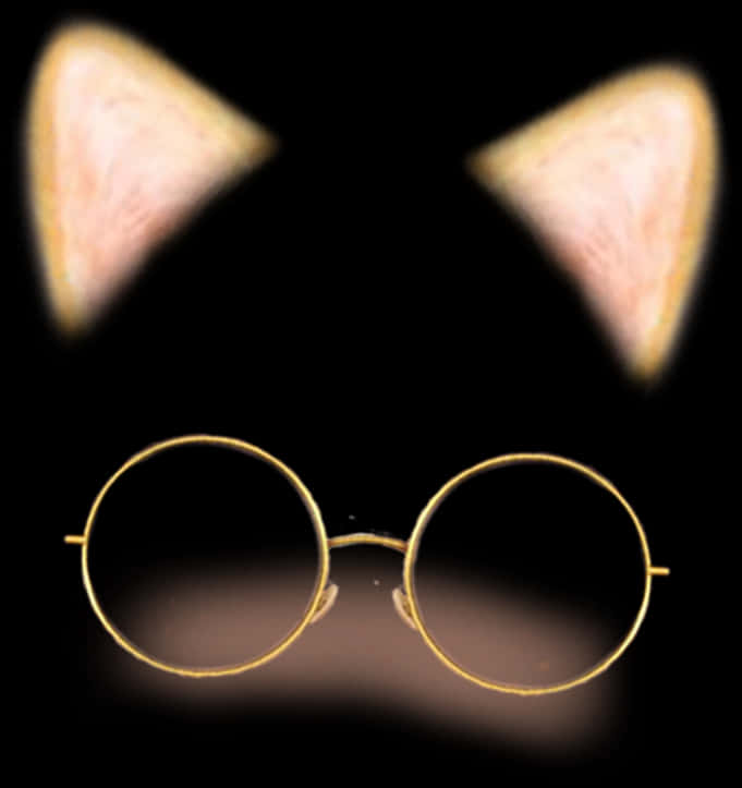 貓耳眼鏡Snapchat濾鏡 壁紙 — 金色邊框圓形眼鏡和柔和發光的貓耳朵漂浮在深黑色背景上。