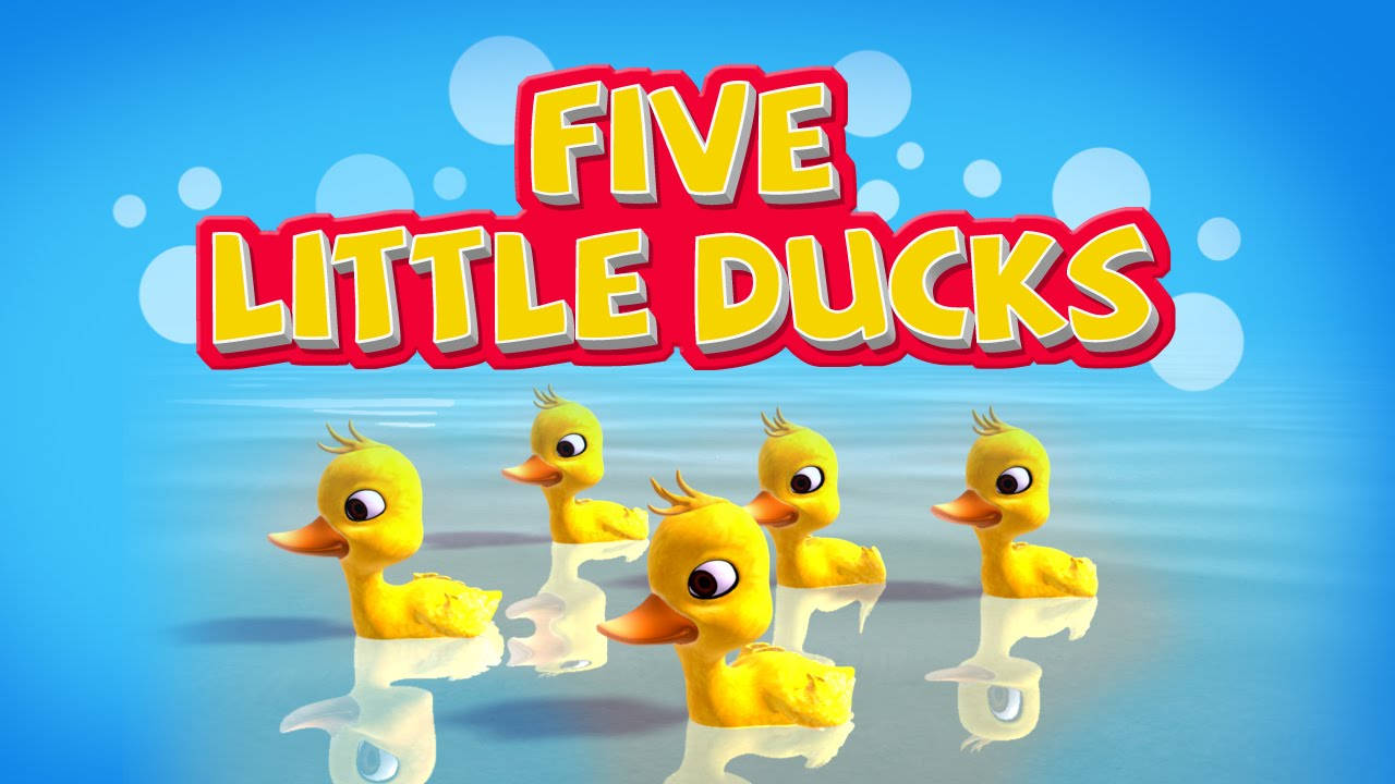 五隻黃色橡皮鴨在水上漂浮，上方有「FIVE LITTLE DUCKS」文字。