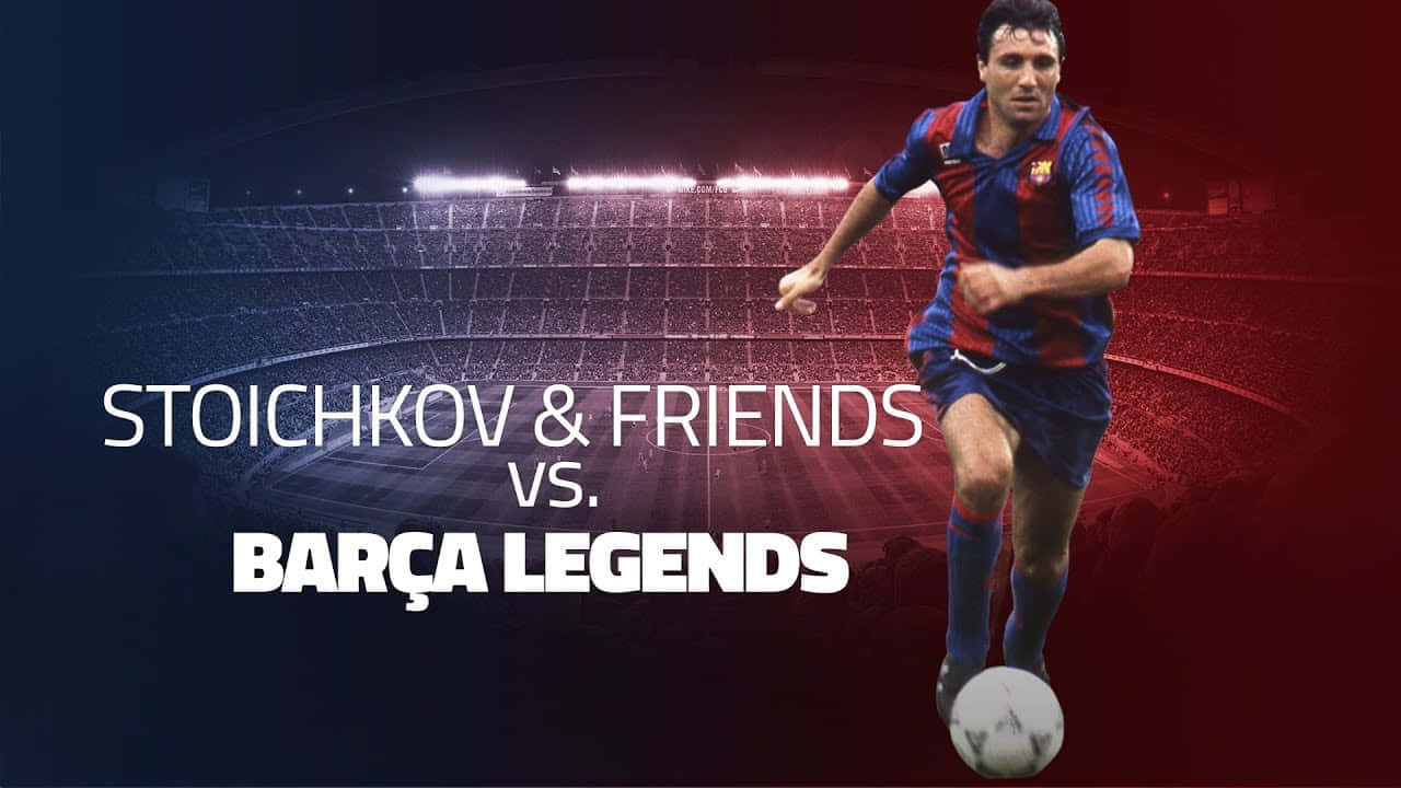 足球傳奇 Stoichkov 在球場上運球，帶有文字疊加。