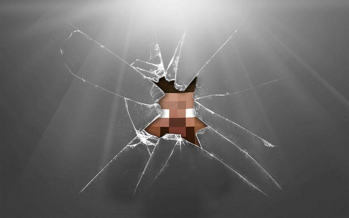 像素化的Minecraft角色透過破裂的玻璃可見，伴有光線。