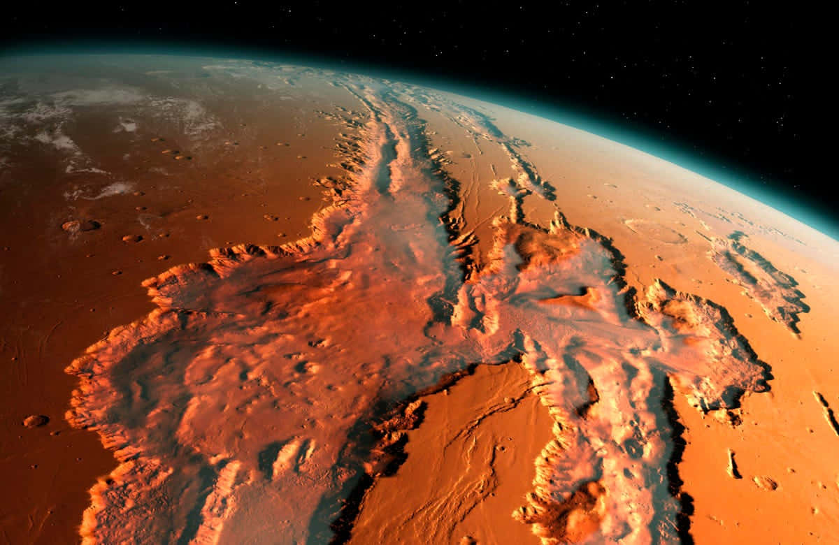 星空下，火星表面有深峽谷和鏽色地形。