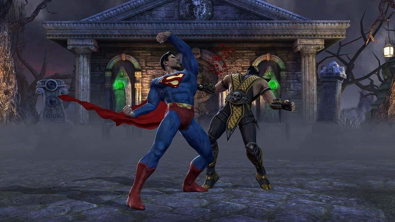 Mortal Kombat Vs Dc Universe 桌布 壁紙 — 超人喺一個霧氣瀰漫嘅哥德式庭院入面，同一個綠色皮膚嘅戰士戰鬥，周圍有發光嘅窗戶同墓碑。