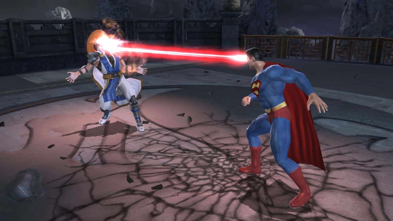 Mortal Kombat Vs Dc Universe 桌布 壁紙 — 超人喺裂開嘅競技場中躲避一個藍白裝甲戰士發出嘅火紅能量衝擊波。