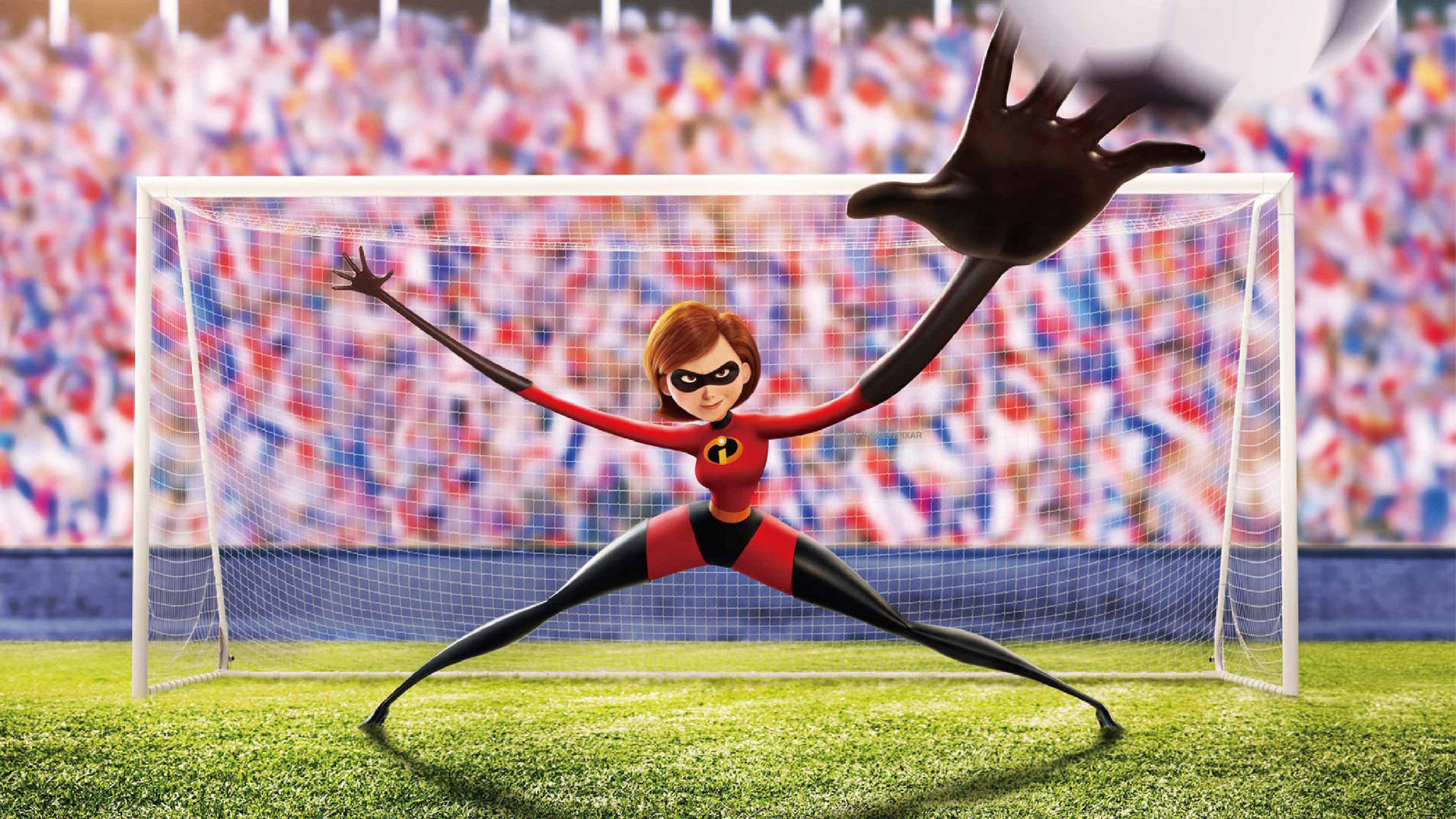 Elastigirl 在體育館中伸展身體阻擋足球。