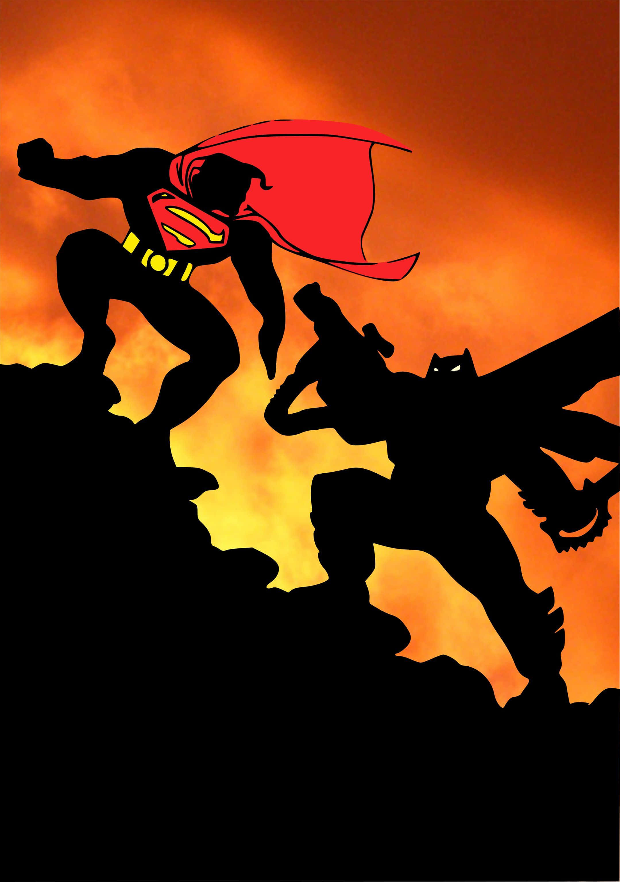 Batman The Dark Knight Returns 桌布 壁紙 — 超人與蝙蝠俠在岩石懸崖上，以火紅橙色夕陽天空為背景，呈現剪影。
