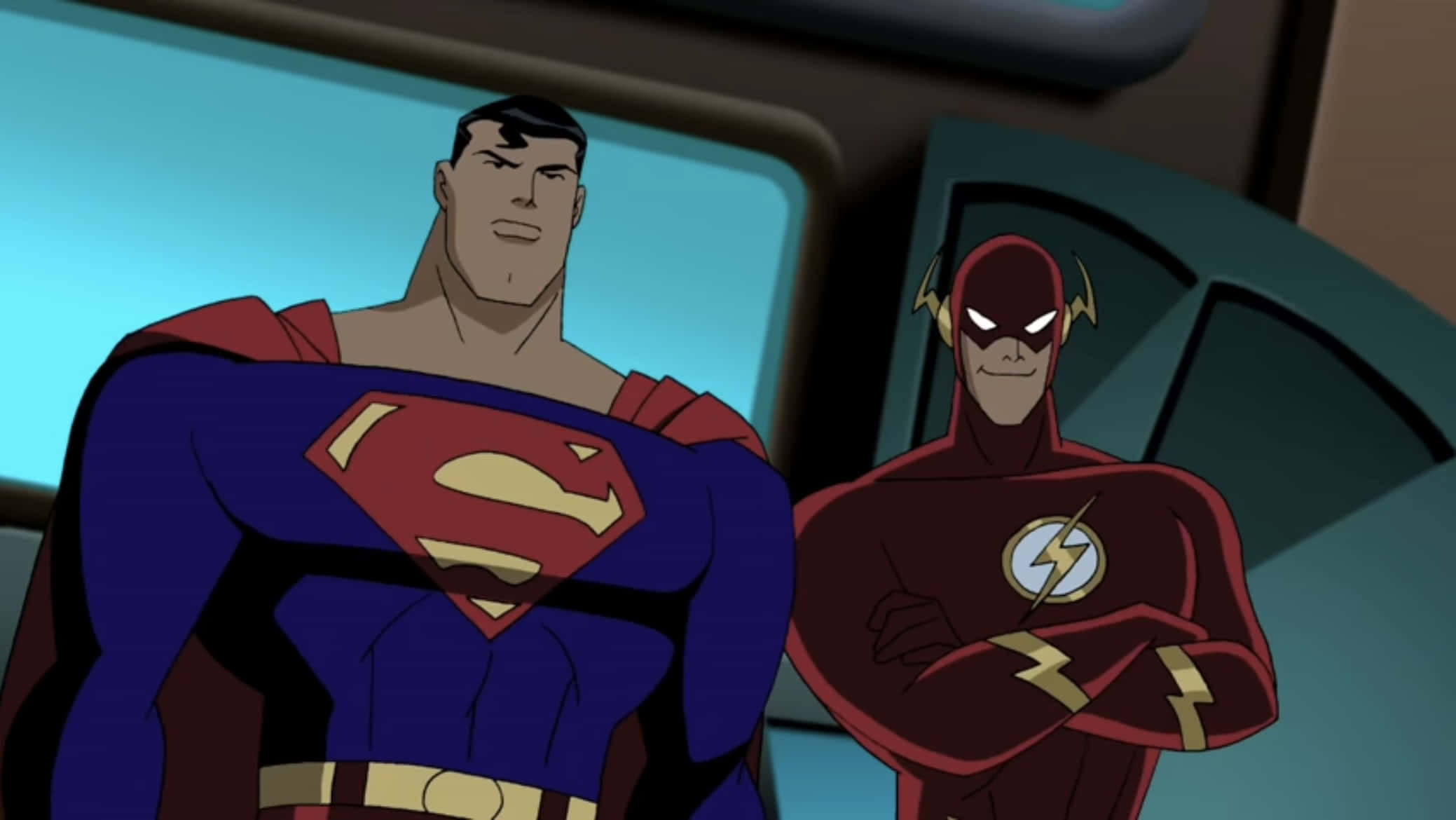 Superman The Animated Series 桌布 壁紙 — 超人與閃電俠自信地站在一個高科技房間裡，身後有藍色發光的屏幕。