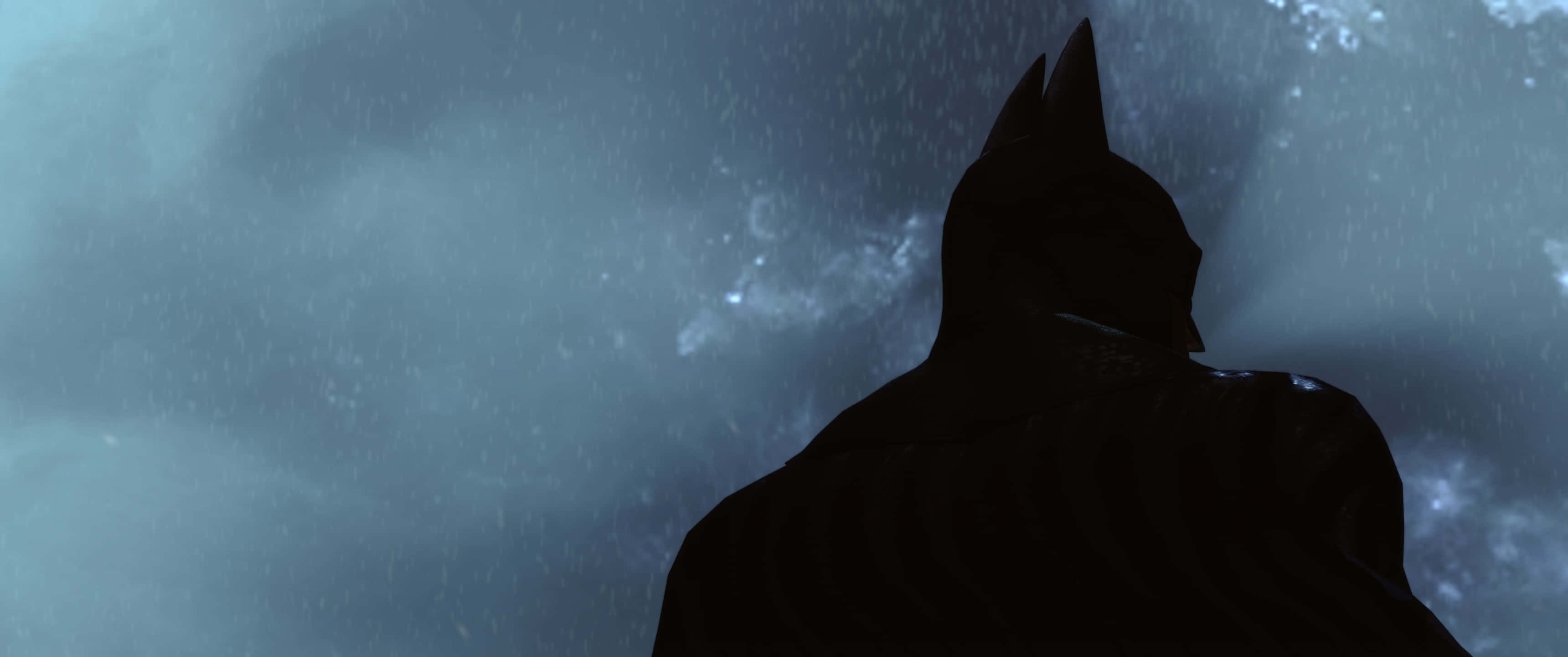 超寬 3440x1440p 享受大自然之美 壁紙 — 蝙蝠俠的剪影在暴風雨的夜空中高高聳立，雨水在他周圍落下。