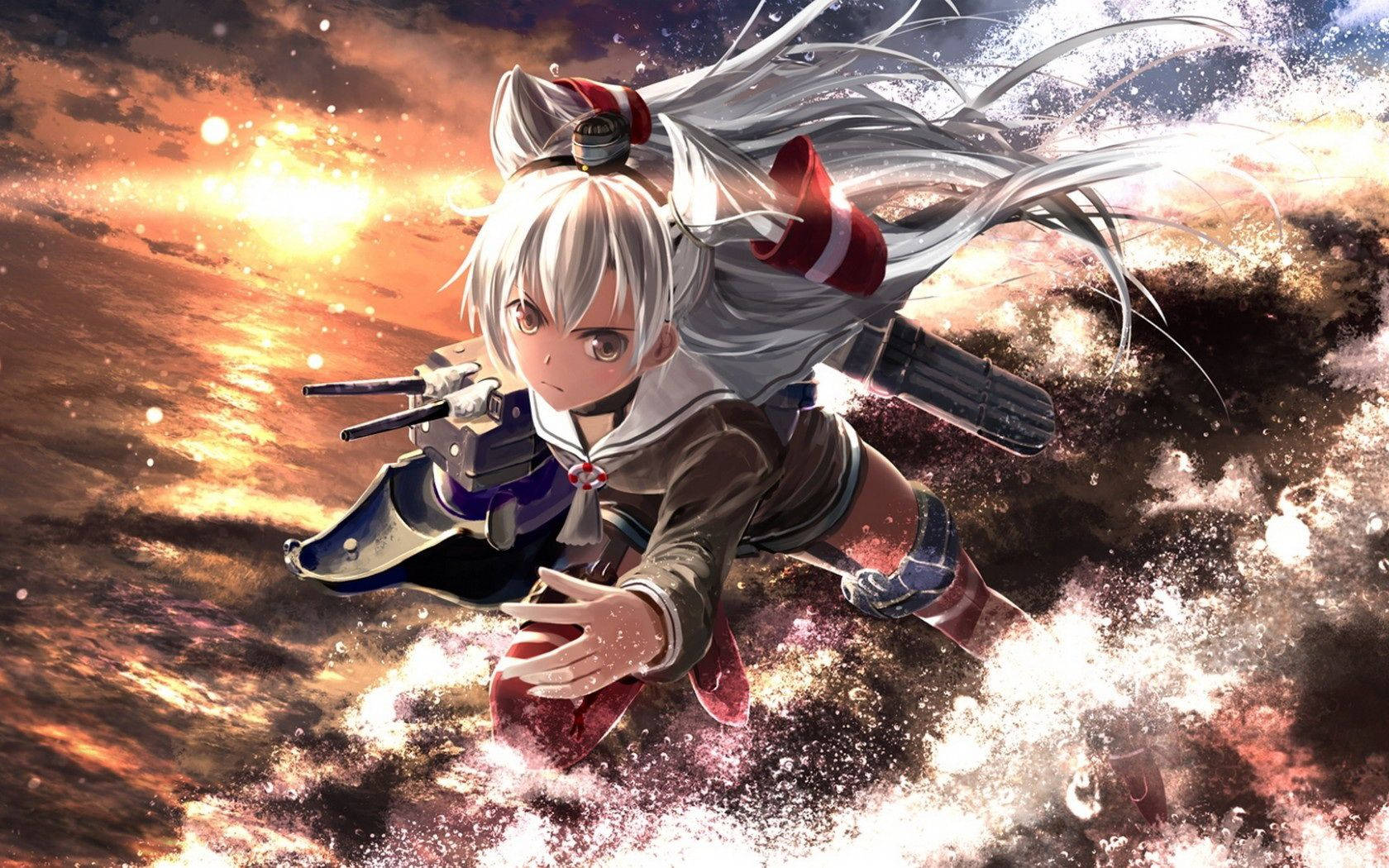 超棒頭像 Amatsukaze Kancolle 壁紙 — 一位銀髮貓耳、身穿海軍裝備的動漫女孩，在熾熱的夕陽天空下潛入爆炸性的水中。
