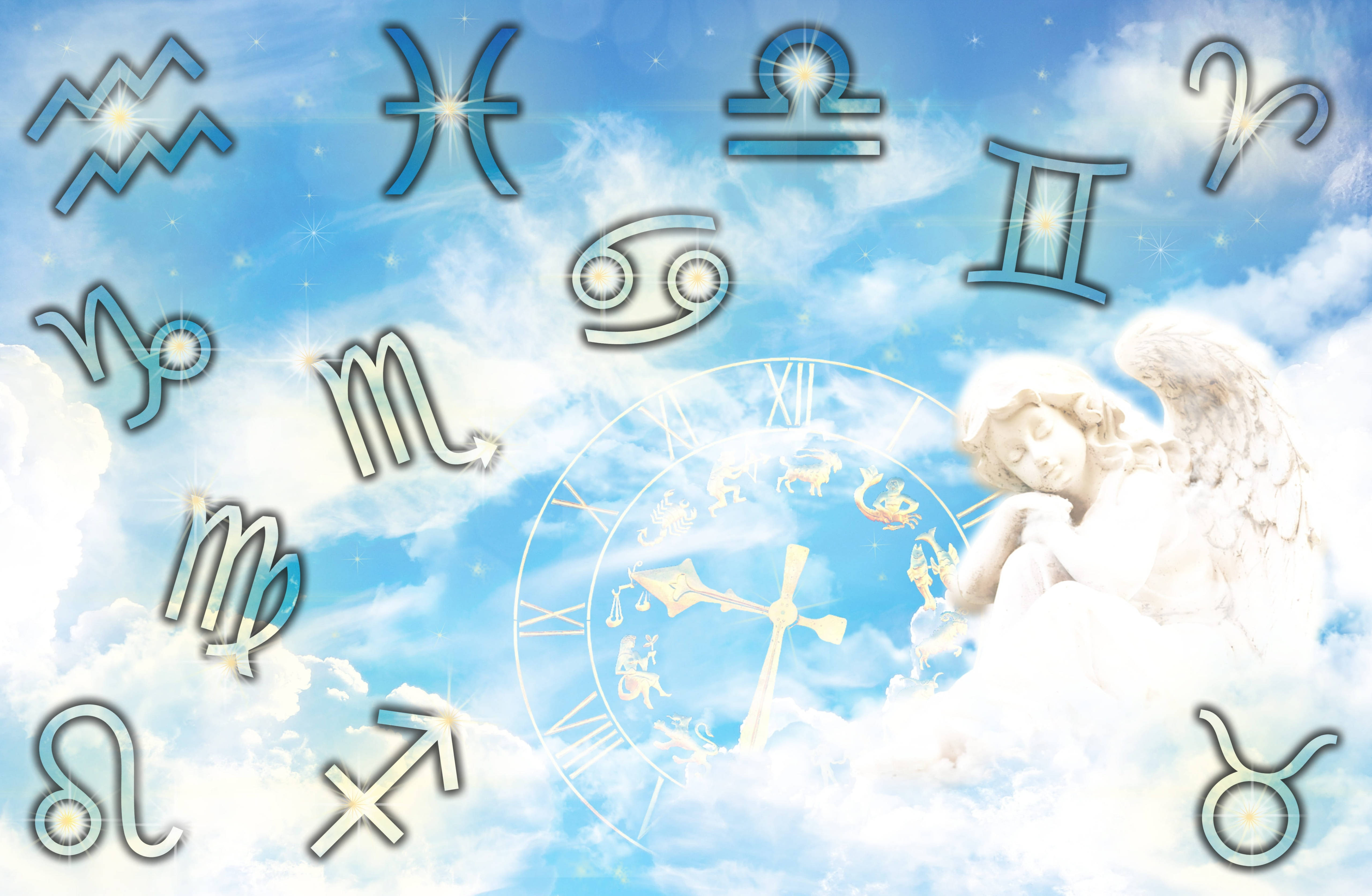 超現實星座符號 壁紙 — 天體星座符號在明亮藍天和蓬鬆雲朵的映襯下閃耀，一位寧靜的天使在星座鐘旁休息。