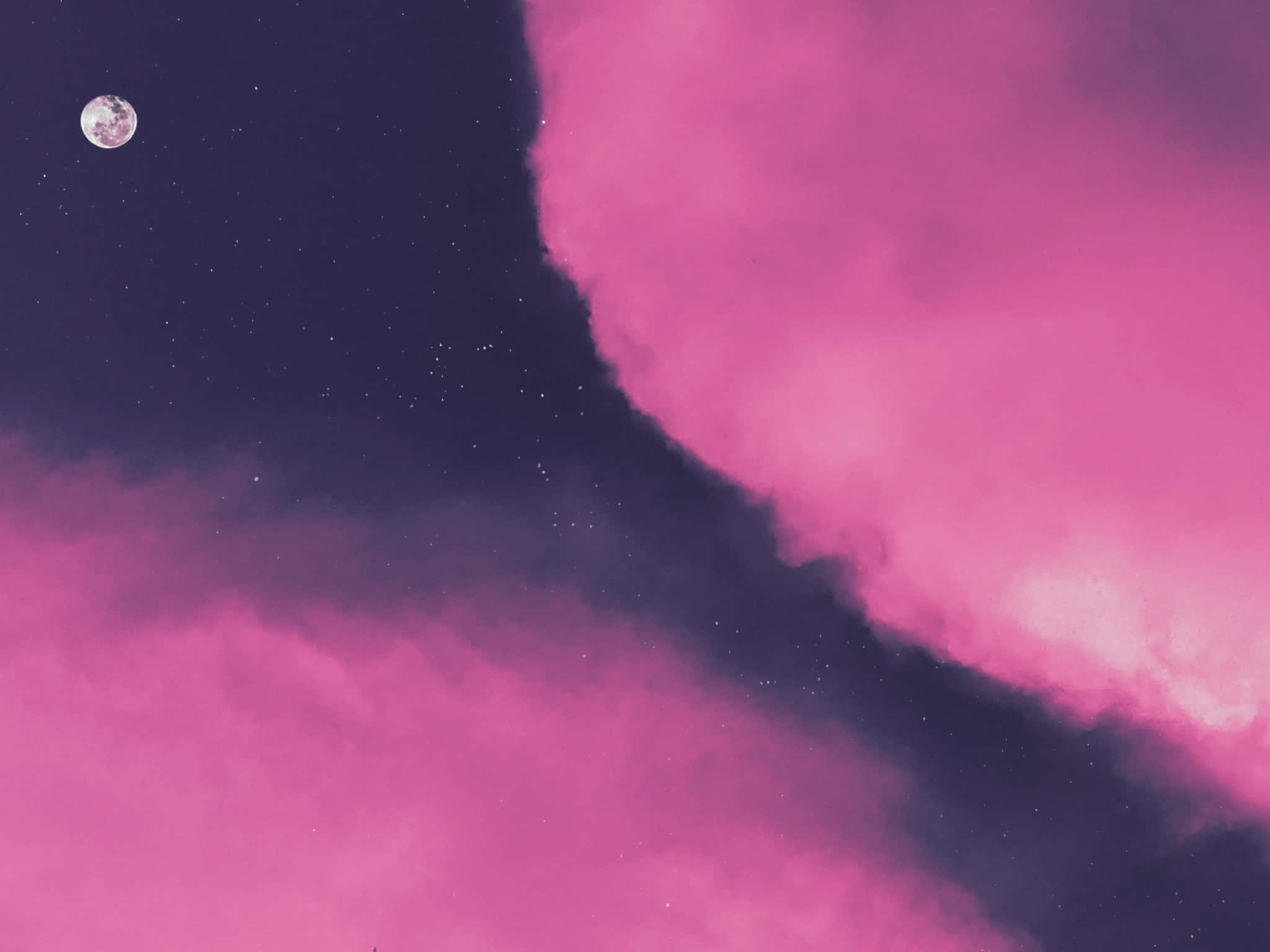 Pink Cloud 桌布 壁紙 — 超現實的夜空，充滿活力的粉紅雲彩環繞著新月和閃爍的星星。