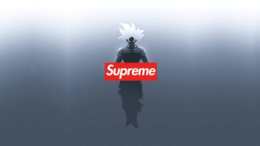 超級英雄 Supreme 龜仙人剪影 壁紙 — 一個剪影動漫戰士，有著尖刺白色頭髮，漂浮在迷霧灰空中，上面覆蓋著紅色Supreme標誌。