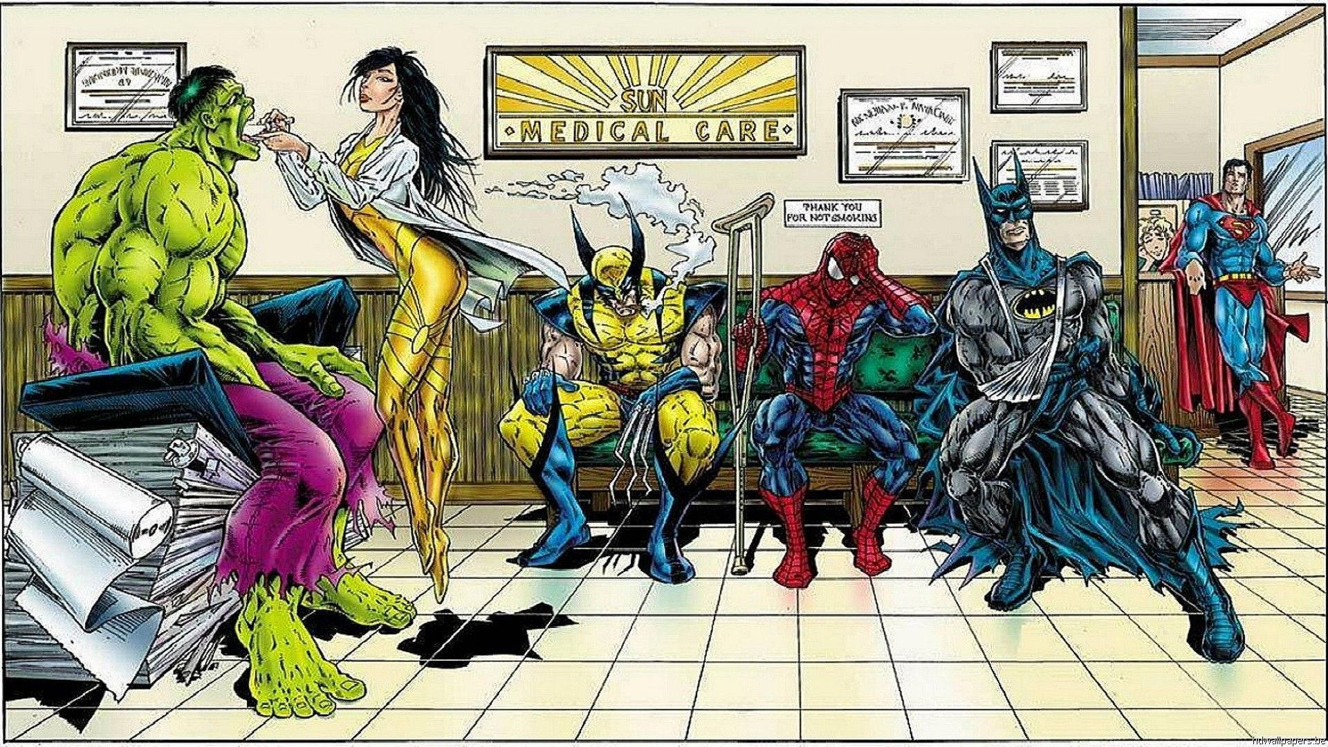 超級英雄在漫畫風格的醫療辦公室等候，護士正在照顧Hulk。