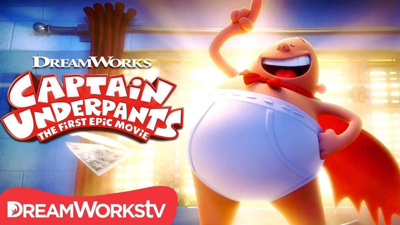 Captain Underpants 穿著他標誌性的內褲和披風，拿著掃帚和電影標題站在浴室裡。