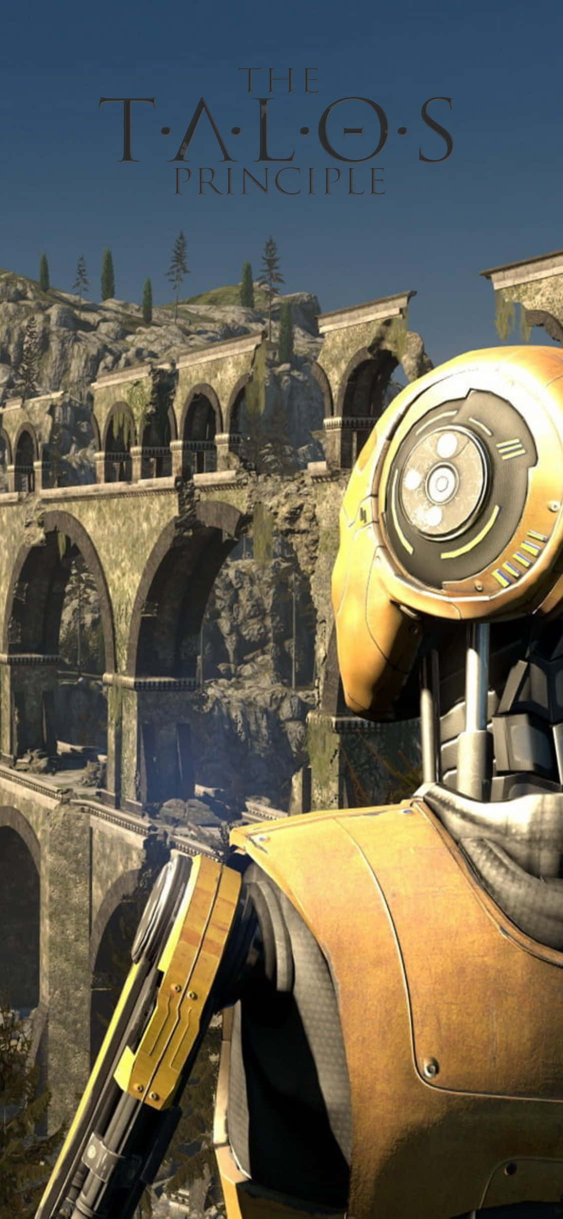 超越時間——體驗 iPhone XS 版《The Talos Principle》的挑戰 壁紙 — 一個金色機械人站在古老的石拱門前，藍天白雲，遊戲場景。