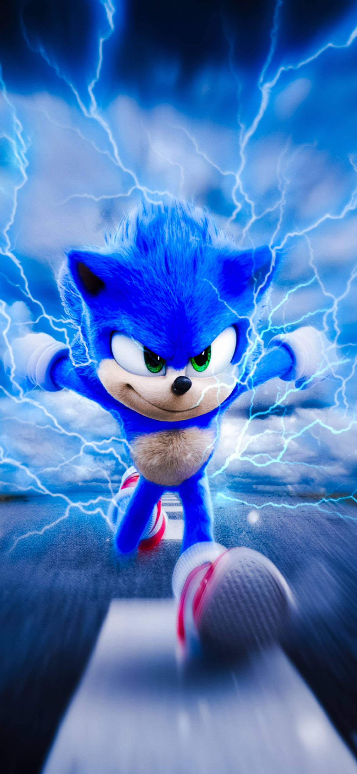 sonic running 桌布 壁紙 — 超音鼠在暴風雨的藍天下向前衝刺，閃電在他周圍劈啪作響。