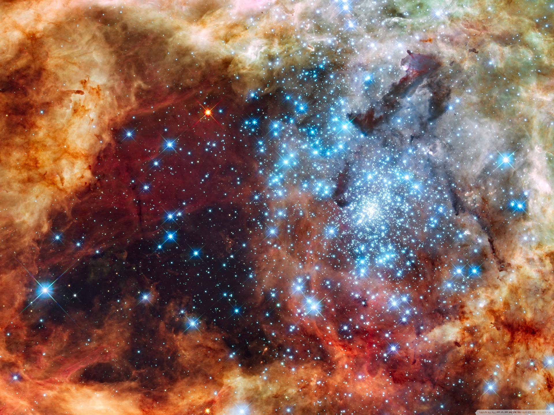深空中帶有明亮星星的彩色星雲。