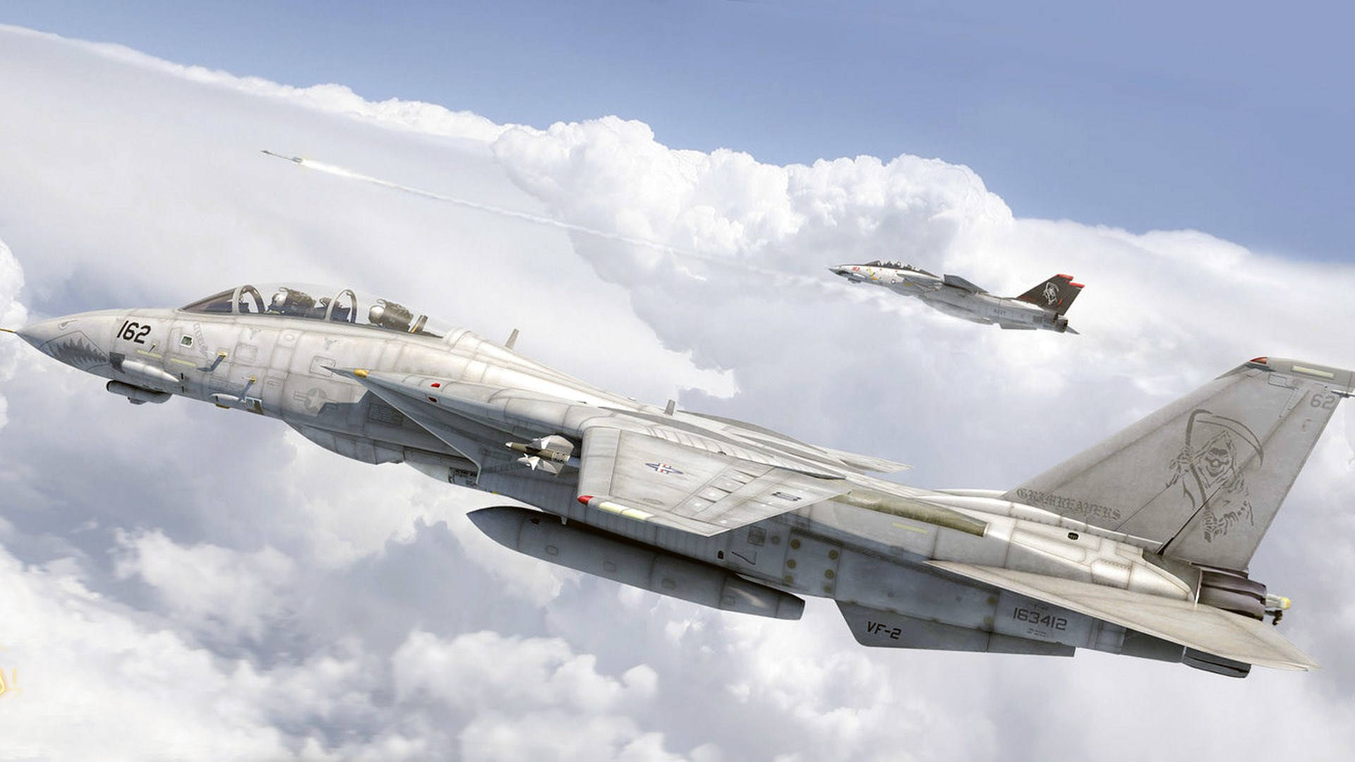 超高速戰鬥機翱翔雲層 壁紙 — 兩架戰鬥機在蓬鬆的白雲中翱翔，一枚導彈拖著煙霧，映襯著明亮的藍天。