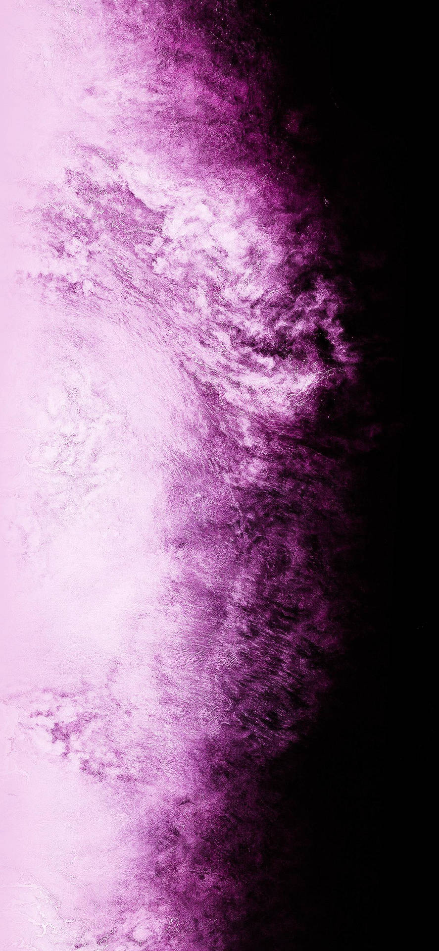黑色虛空中的紫色和白色宇宙星雲