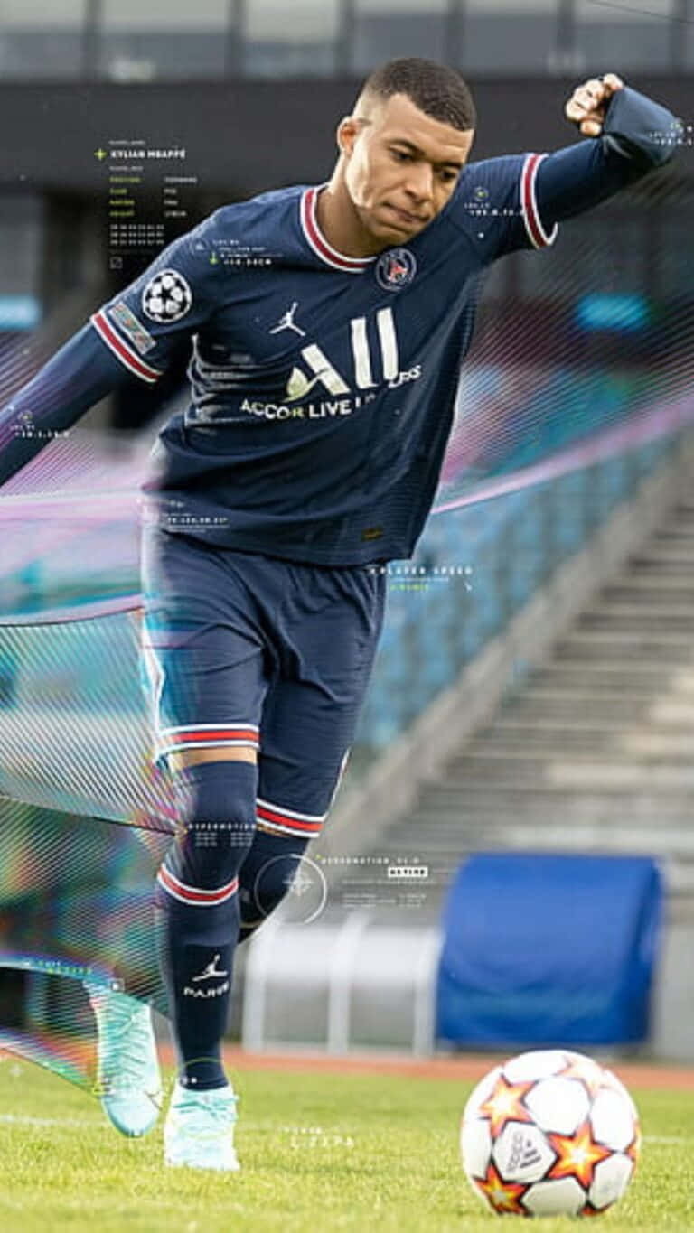 Fifa 22 桌布 壁紙 — 足球員基利安·麥巴比身穿巴黎聖日耳曼球衣，在充滿活力的綠色球場上動態地踢出歐聯足球。