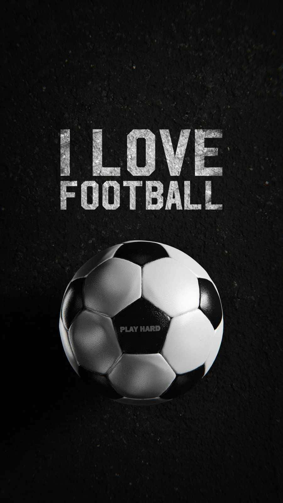 一個足球，在深色背景上「i love football」下方有「play hard」文字。