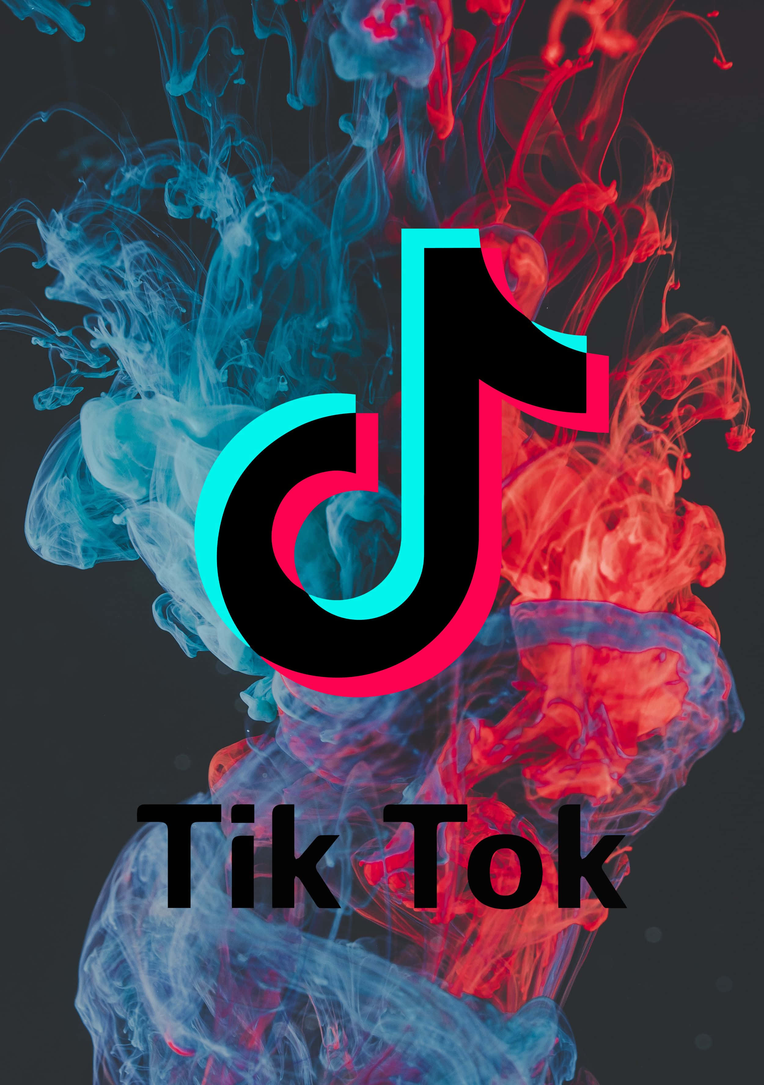 跟上TikTok熱潮 壁紙 — TikTok 標誌從深色背景上旋轉的紅色和藍色墨水中浮現。