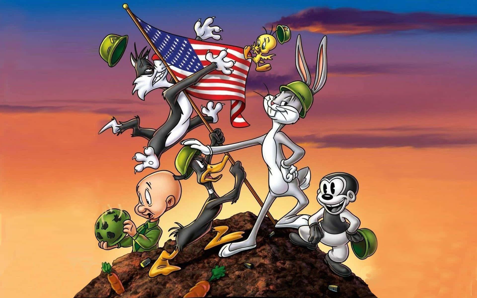 跟著兔八哥一起踏上小徑冒險吧！ 壁紙 — Looney Tunes 角色身穿軍裝，在山頂上於日落時揮舞美國國旗慶祝。