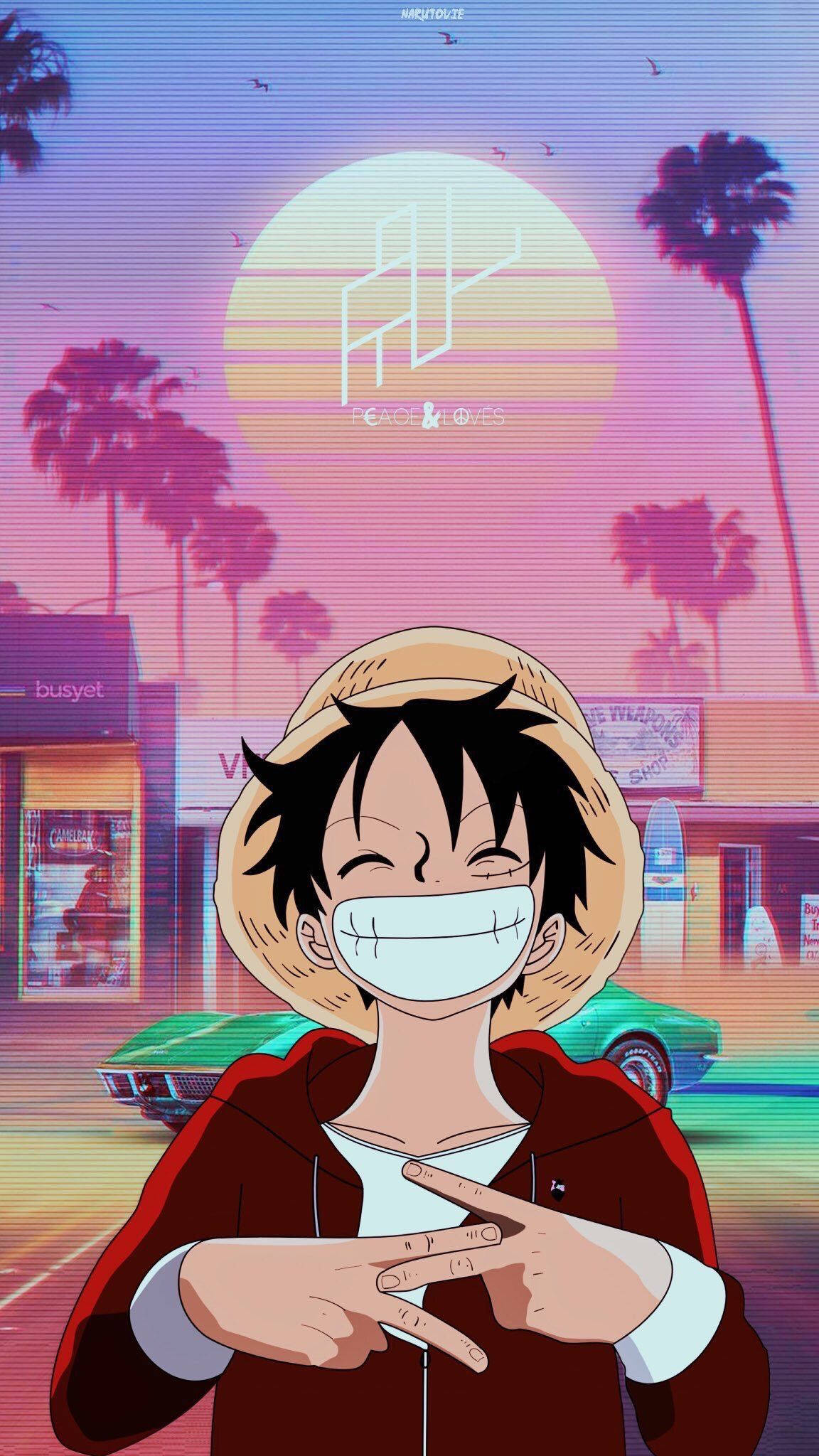 路飛搞笑街景 壁紙 — 一個戴草帽的開朗動畫男孩咧嘴笑著，指著觀眾，背景是充滿活力的復古日落，有棕櫚樹和一輛綠色汽車。