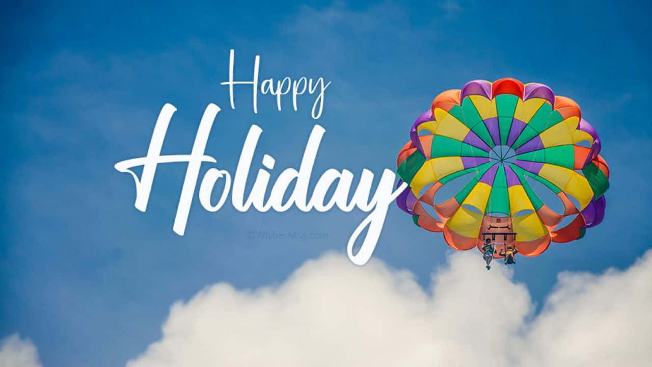 「Happy Holiday」文字與彩色降落傘在雲層上空飛翔。