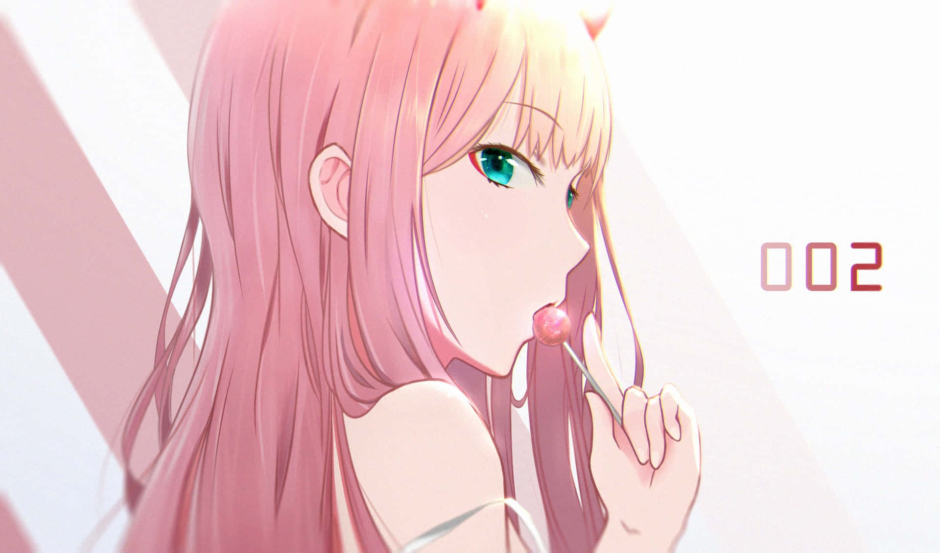 粉紅色頭髮和青綠色眼睛的動漫女孩正在吃粉紅色的棒棒糖。