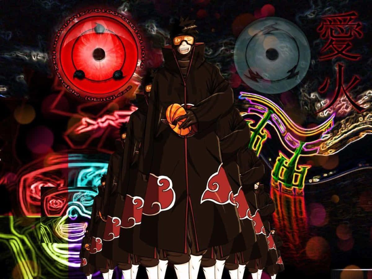 Akatsuki Tobi 桌布 壁紙 — 身穿帶有紅色雲紋的黑色斗篷的動漫角色，在黑暗背景中站在發光的眼睛和霓虹符號之間。