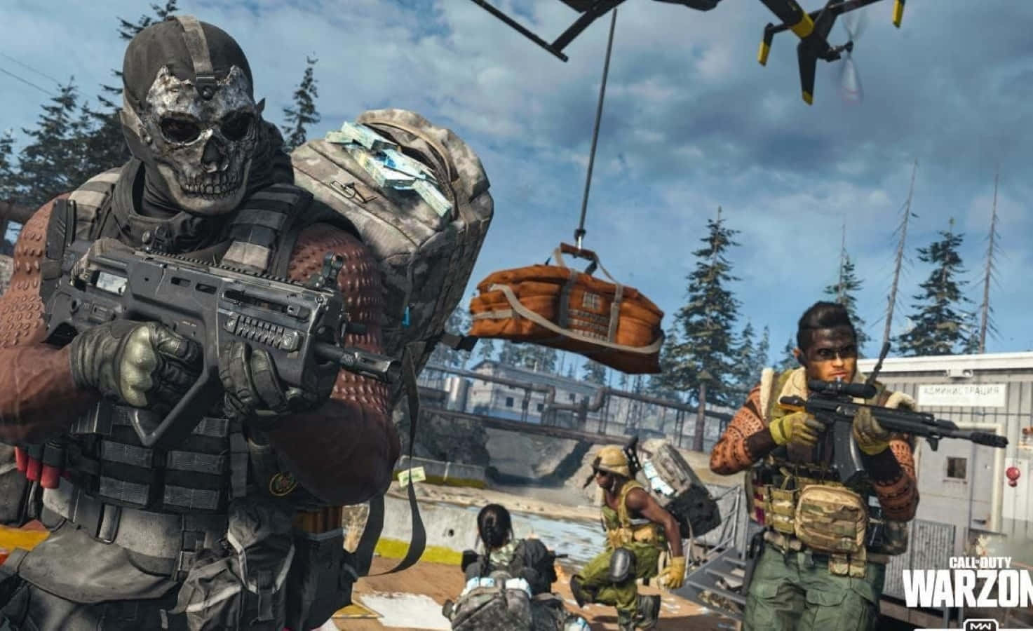 Call Of Duty Battles 桌布 壁紙 — 身穿戰術裝備、戴著骷髏面具和步槍的士兵在陰天下的雪地軍事基地中準備就緒。
