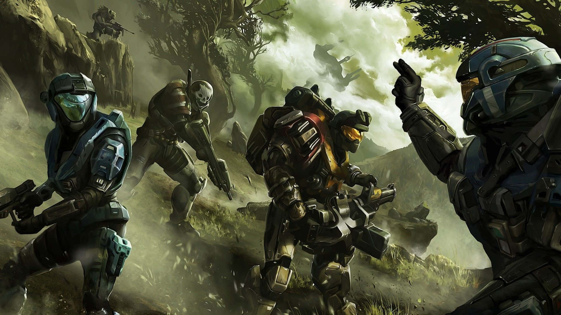 Halo Battle 桌布 壁紙 — 身穿未來盔甲的士兵在多雲的天空下穿過霧氣瀰漫的森林戰場前進。