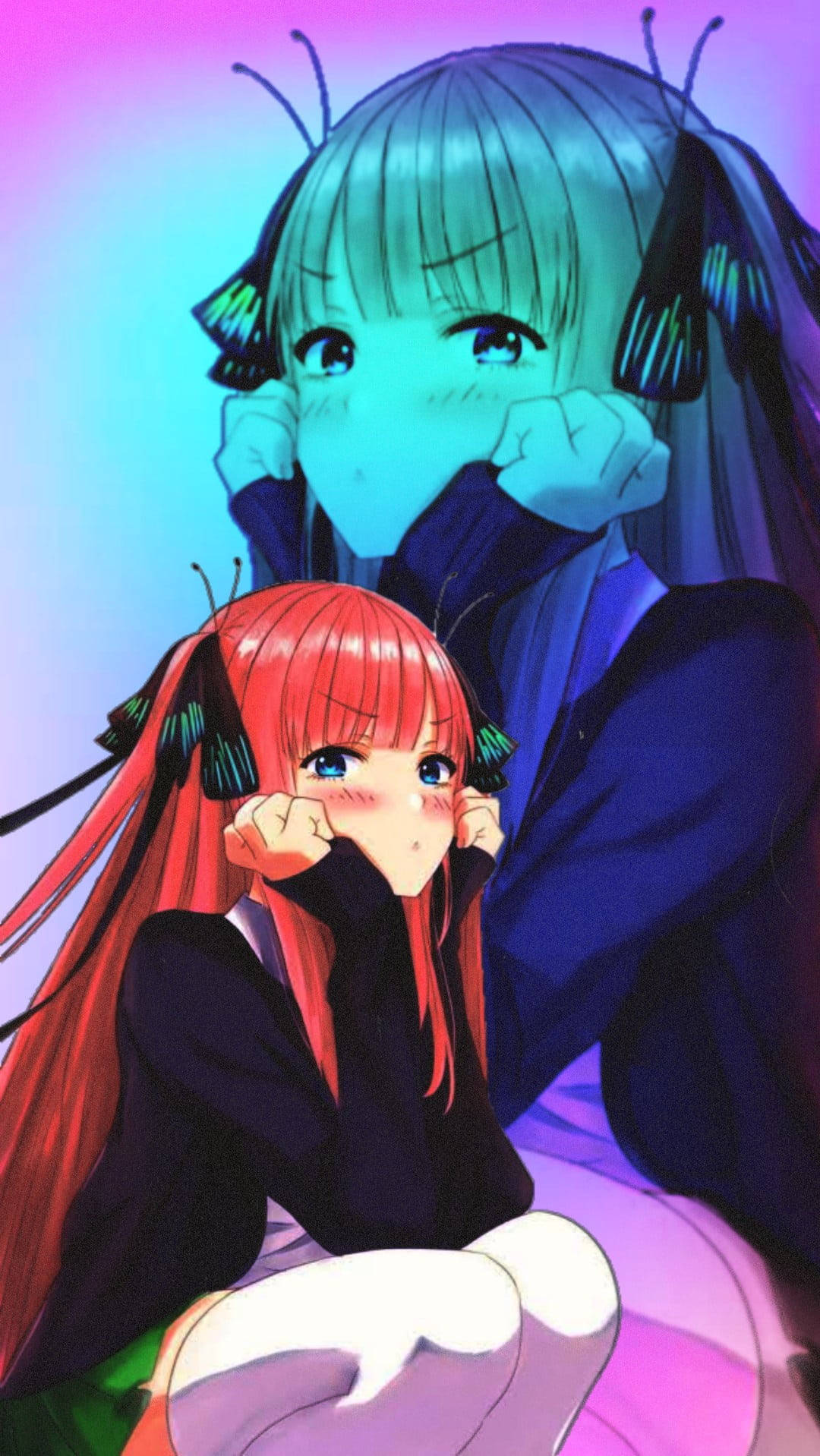 身穿校服的赤紅臉頰Nino Nakano 壁紙 — 兩個有觸角嘅動漫女仔喺發光藍紫漸變背景前驚訝地掩住嘴。