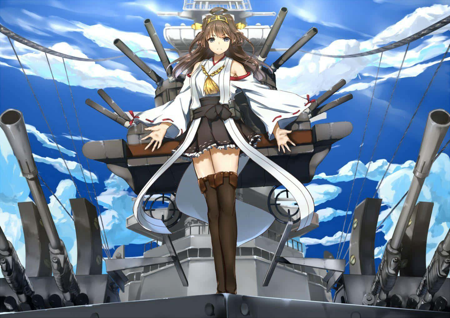 Kancolle 桌布 壁紙 — 身穿白色和服的動漫女孩自信地站在裝有加農炮的戰艦上，背景是明亮的藍天。