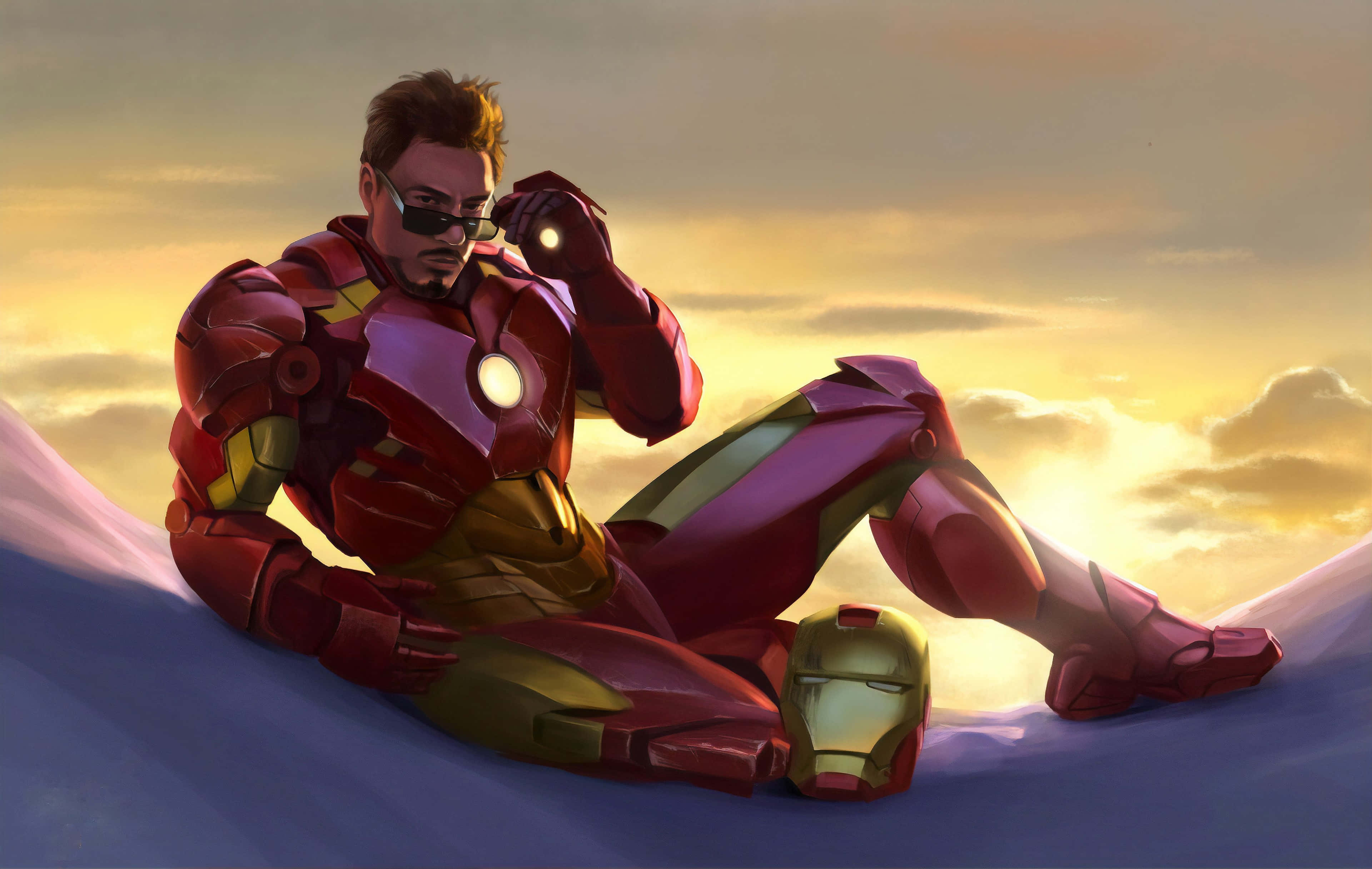 Iron Man Fan Art 桌布 壁紙 — 身穿紅色和金色盔甲的鋼鐵人，戴著太陽眼鏡，頭盔放在旁邊，在日落時分放鬆地坐在白雪覆蓋的山峰上。