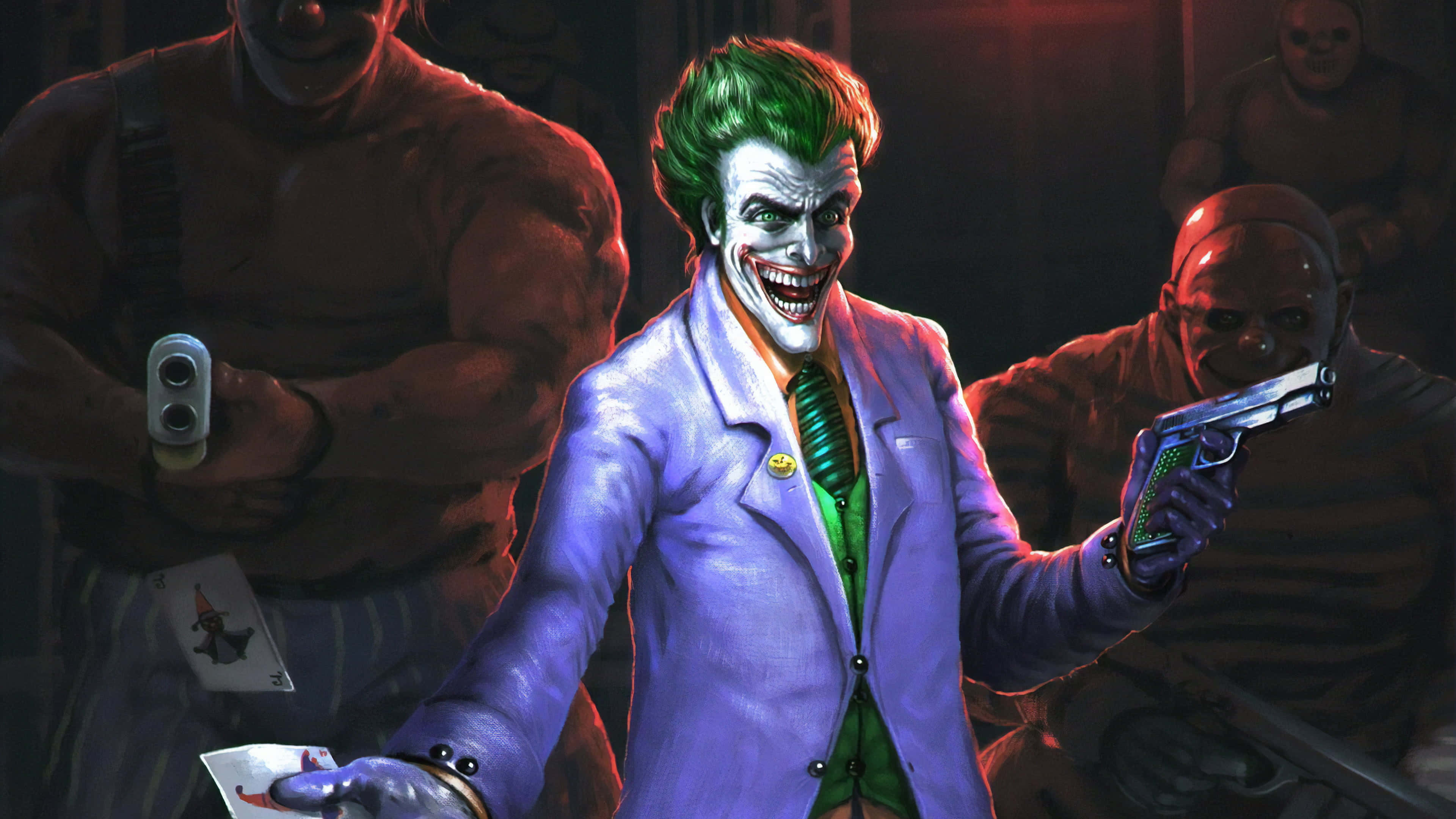 Joker Comic 桌布 壁紙 — 身穿紫色西裝的小丑在燈光昏暗的房間裡，被兇惡的手下包圍，手持槍和紙牌。