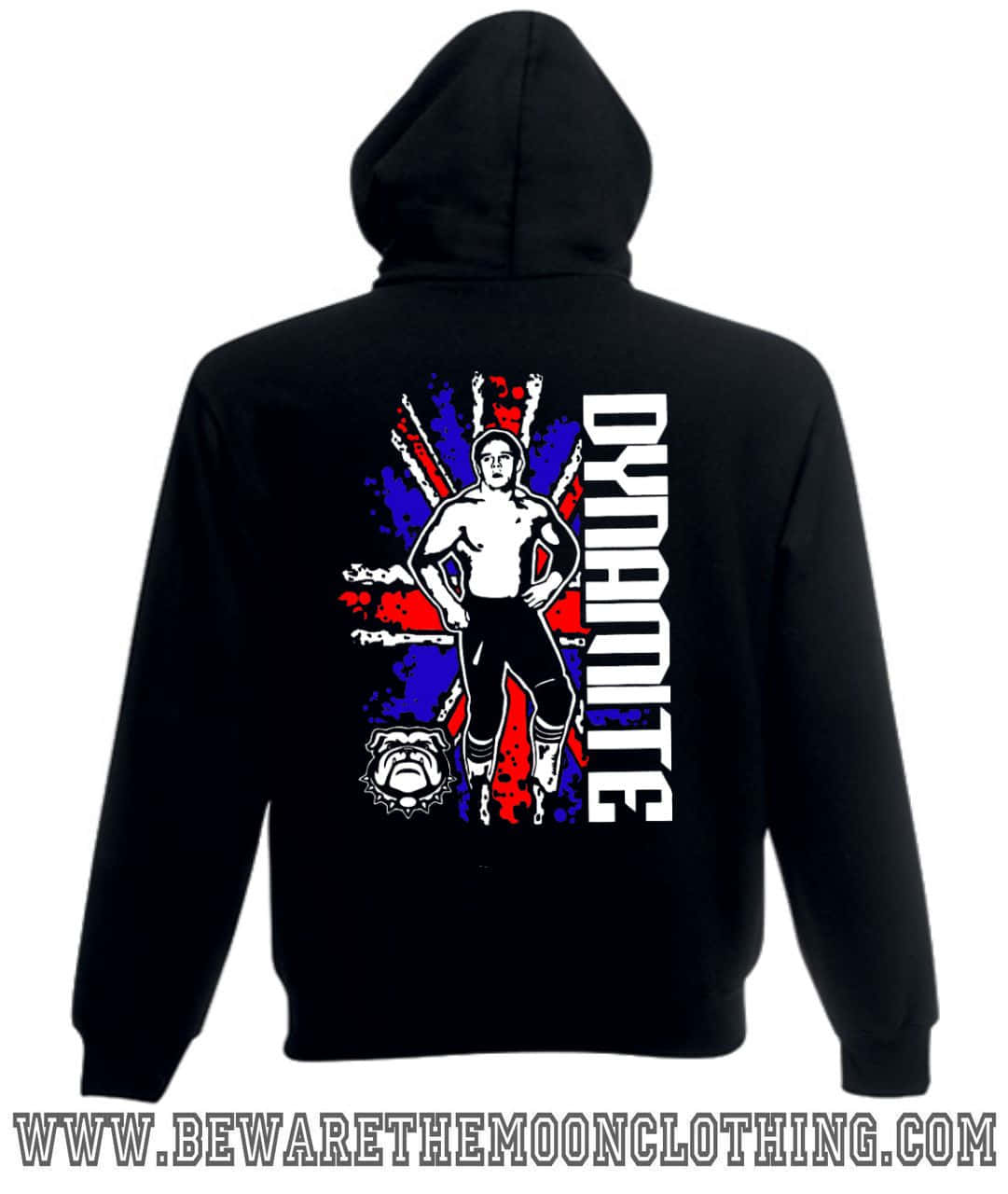 黑色連帽衛衣，印有摔角手圖案及 'DYNAMITE' 字樣，覆蓋在英國國旗設計上。