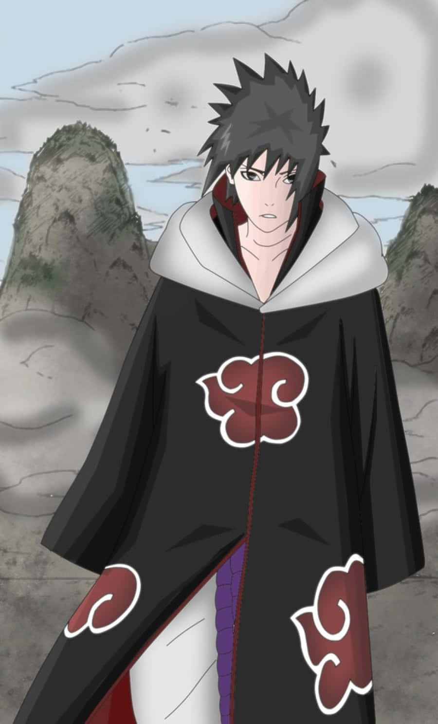 Akatsuki Sasuke 桌布 壁紙 — 身穿黑色斗篷、帶有紅色雲紋標誌的動漫角色，莊嚴地站在霧氣籠罩的岩石峭壁前。