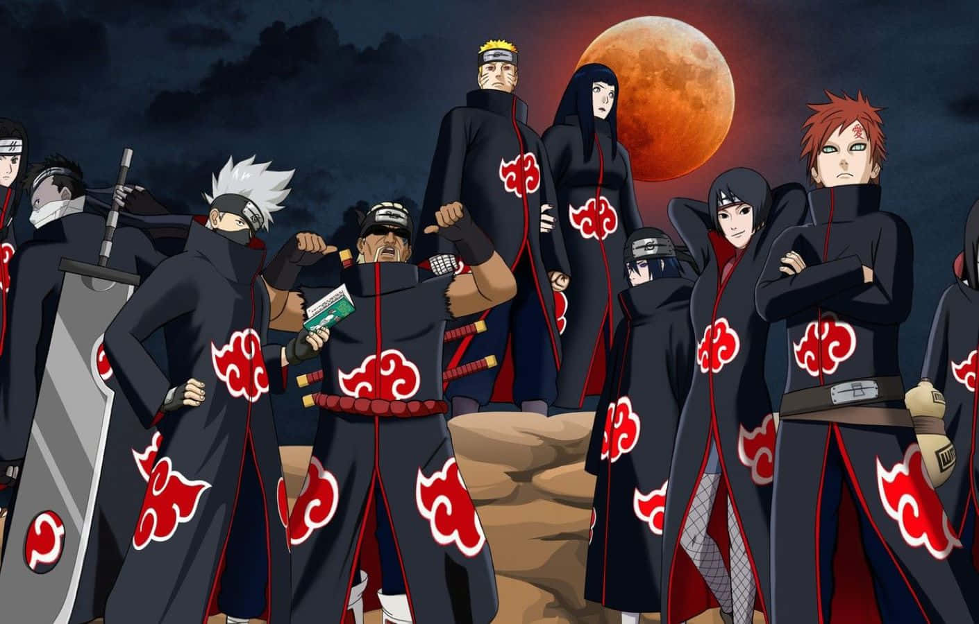 Akatsuki Naruto Shippuden 桌布 壁紙 — 身穿黑色斗篷、帶有紅色雲紋的動漫忍者，在暗黑天空下，於血橙色滿月前挑釁地站立。