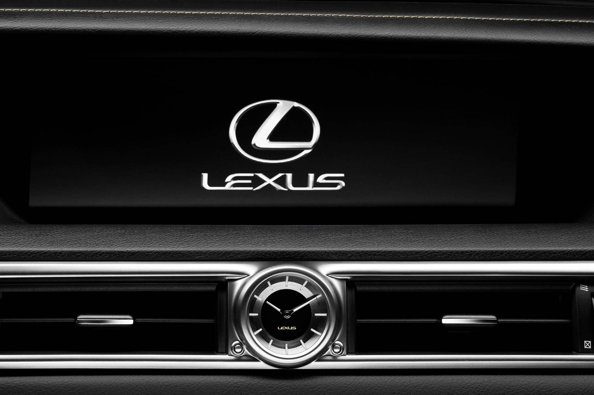 豪華Lexus汽車內飾，帶有發光標誌和銀色通風口。