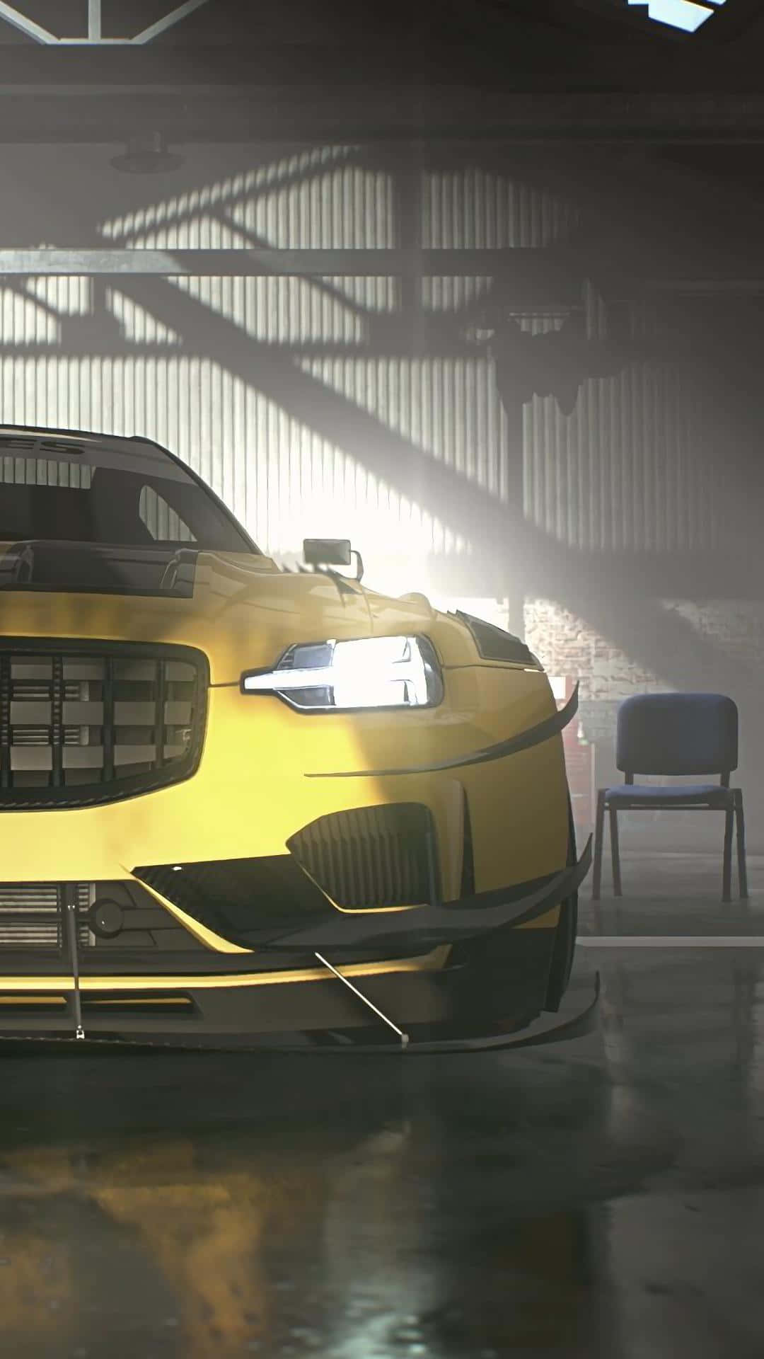 車庫內賽車 Pixel 3《Need for Speed Heat》背景 壁紙 — 一輛充滿活力的黃色跑車在陽光透過倉庫天花板照射到反光地板上的戲劇性光線下閃閃發光。