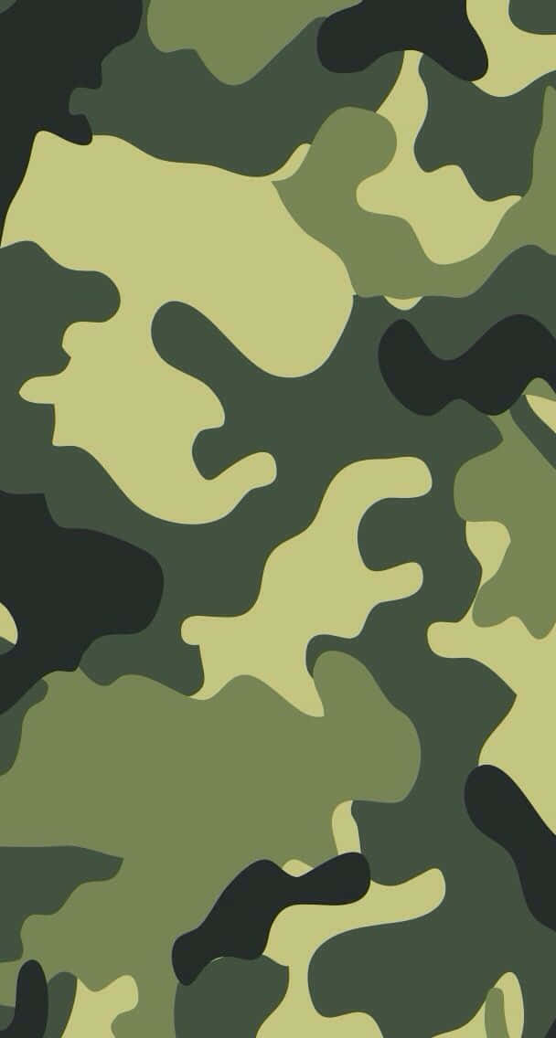 帶有綠色、米色和黑色斑點的軍事迷彩圖案。