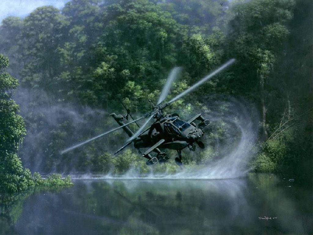 軍用直升機盤旋於叢林河流上方，激起水霧。