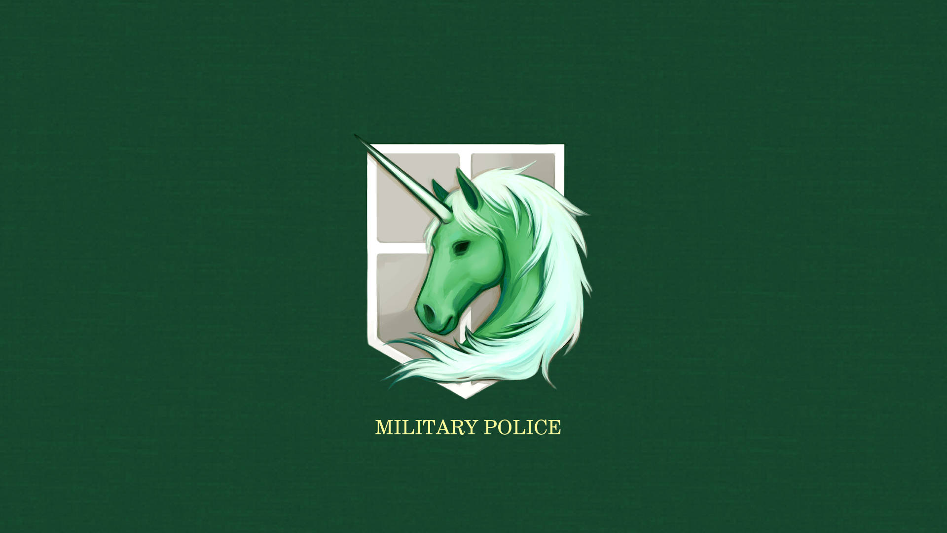 軍警《進擊的巨人》標誌 壁紙 — 一個綠色獨角獸頭部在盾牌徽章中，帶有「MILITARY POLICE」文字，背景為深綠色紋理。