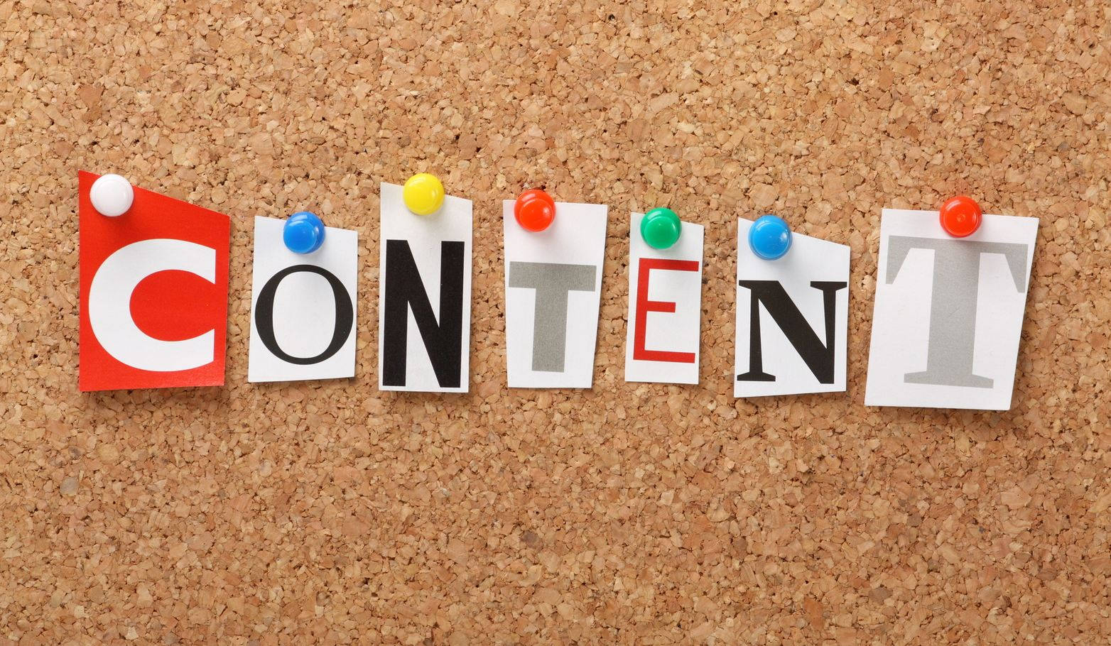 彩色紙字母拼出「content」釘在軟木板上。