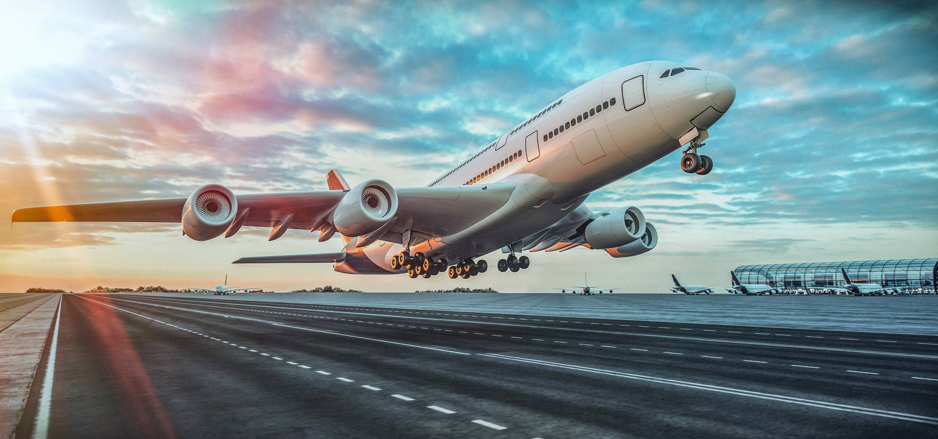 日落時從跑道起飛的珍寶客機與色彩繽紛的天空
