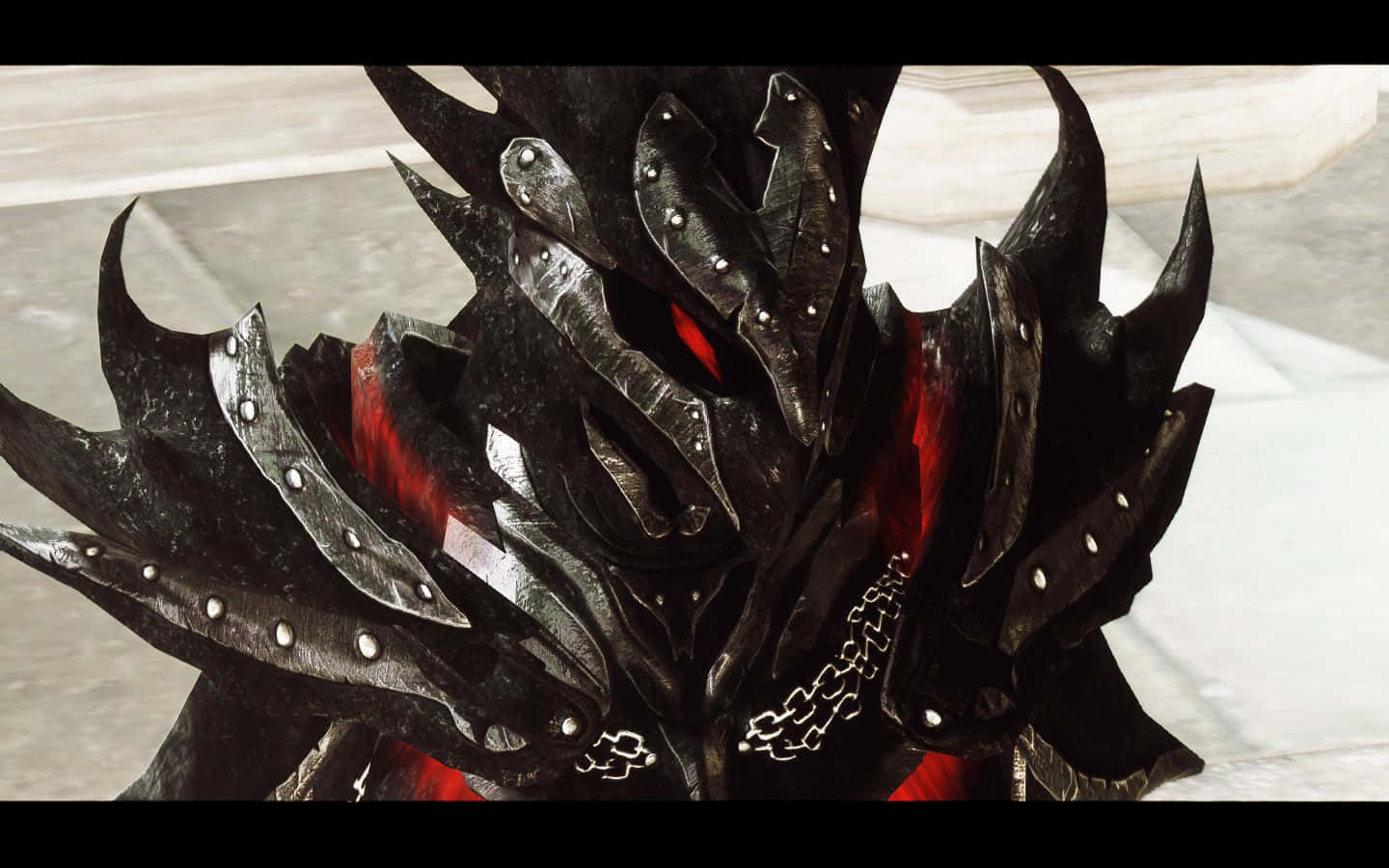 Skyrim Daedric 桌布 壁紙 — 近距離拍攝一件帶有尖刺的黑色威嚇盔甲，內部襯裡發出紅色光芒，並有銀色鉚釘，背景為淺色石牆。