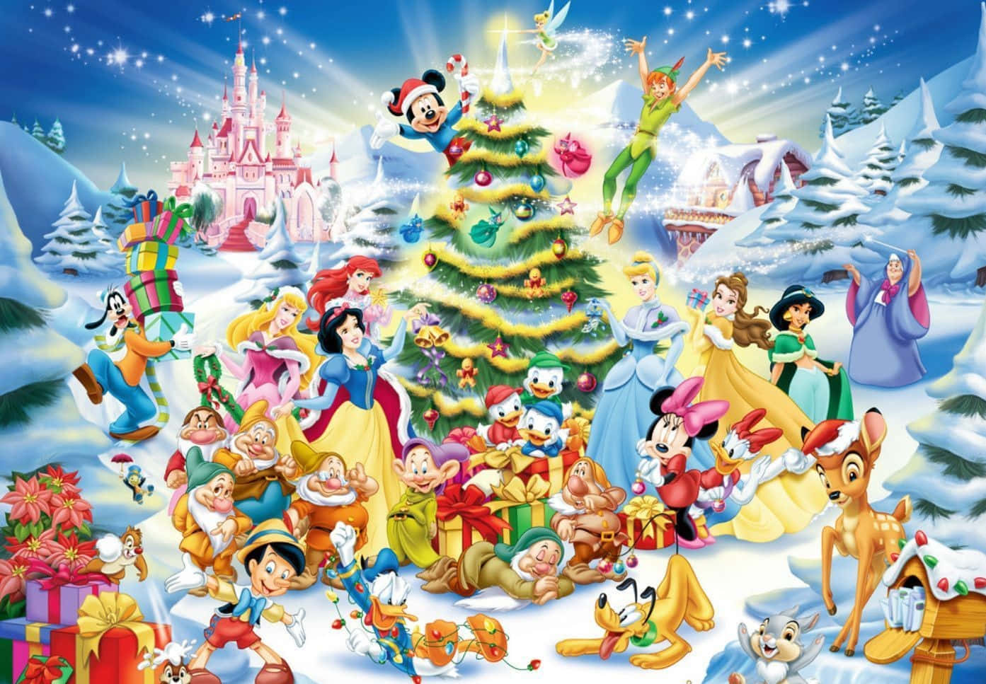 Aesthetic Disney 桌布 壁紙 — 迪士尼角色在星空下、白雪覆蓋的城堡景觀中，圍繞著一棵巨大的樹慶祝聖誕節。