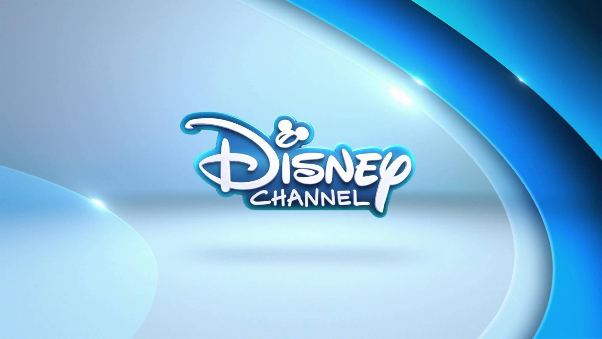 迪士尼頻道 白藍配色標誌 壁紙 — Disney Channel 標誌在光滑彎曲的背景上閃耀著鮮豔的藍色，帶有發光的高光。