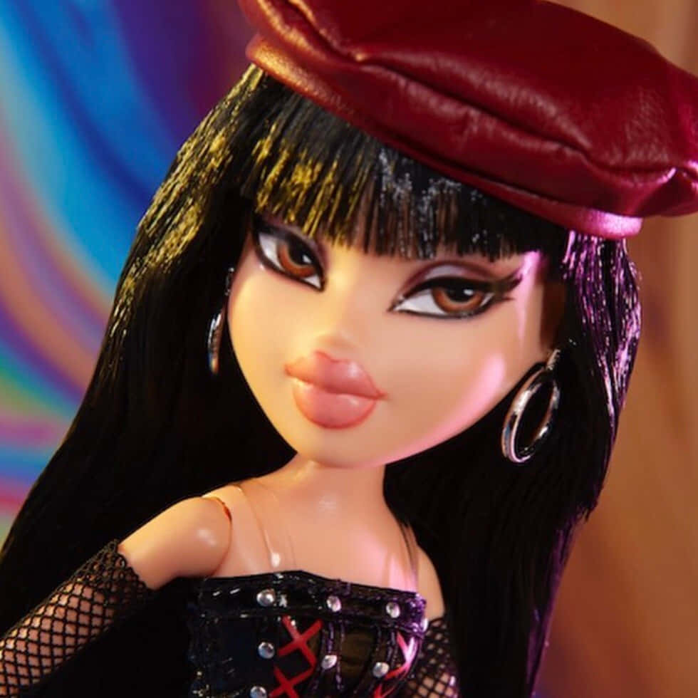 黑髮紅貝雷帽的玩偶以哥德式服裝擺姿勢。 — Bratz風格 壁紙
